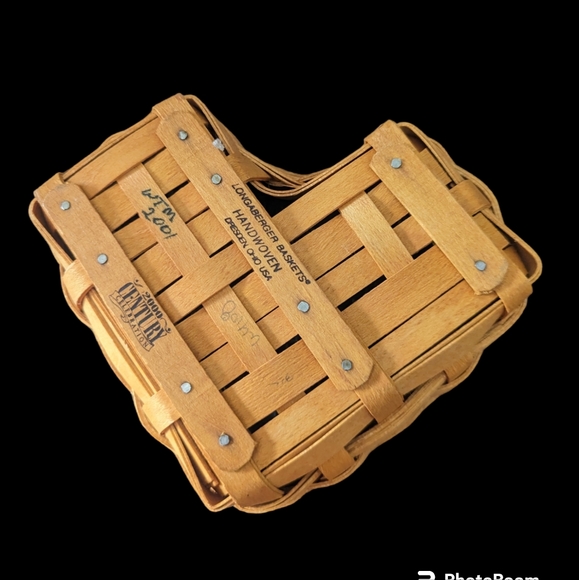 Longaberger 2001 heart shaped basket - Picture 2 of 4